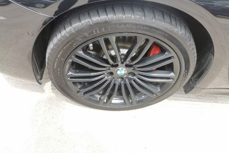 Used BMW 5 Series 2019 530Li Leading Model M Sport Package Left Front Wheel Hub