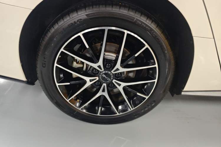 Used BYD Seal 07 DM-i 2025 DM-i 1.5L 125km Luxury Model Exterior 2