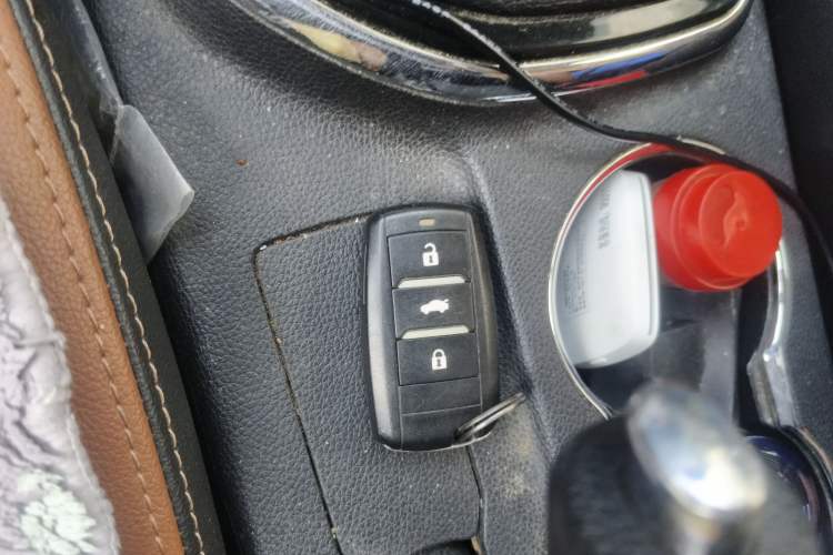 Used CHANGAN OSHAN CX70 2017 CX70T 1.5T Manual Zunqing Edition