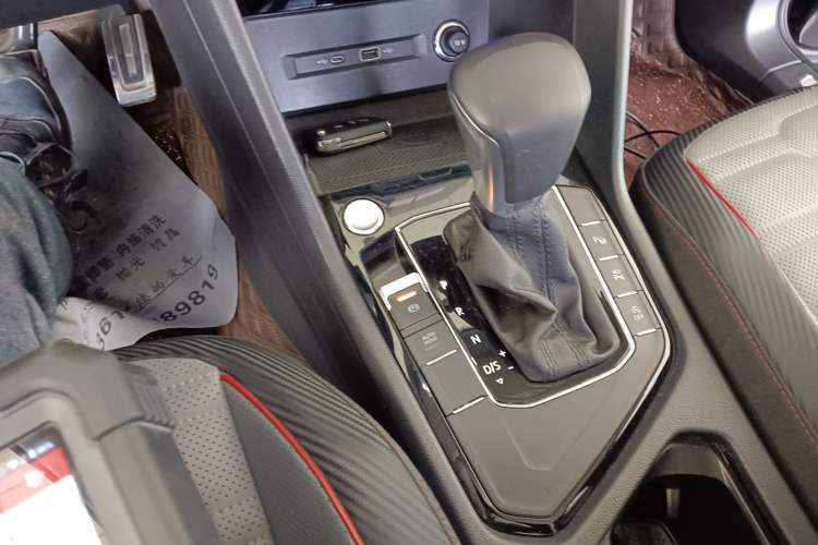 Used Volkswagen Tiguan L 2023 Restyled 330TSI Automatic Two-Wheel Drive R-Line Flagship Edition Gear Lever