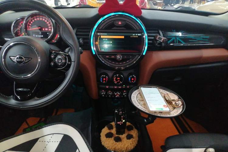 Used MINI MINI 2018 1.5T COOPER Artist Five-Door Edition
