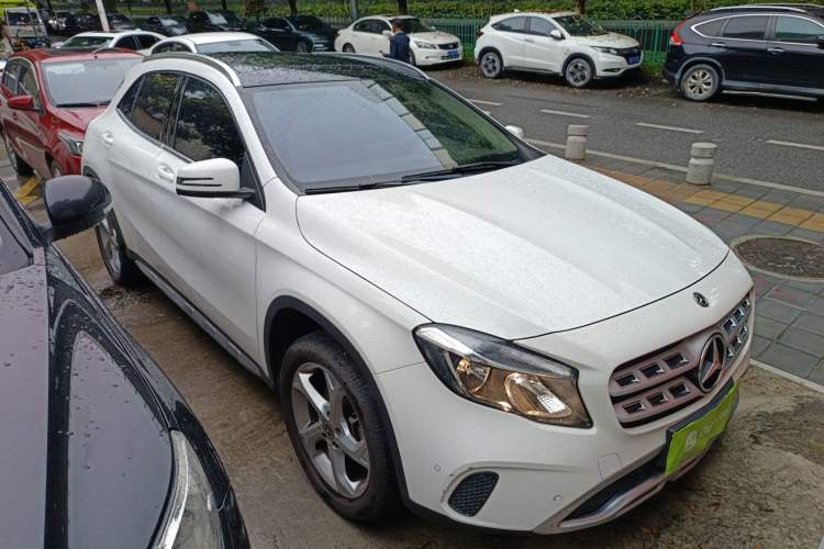 Used Mercedes-Benz GLA 2019 GLA 200 Dynamic Edition Front Right 45 Deg