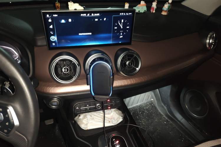 Used Wey VV5 2021 1.5T Two-Wheel Drive Smart Pioneer Audio And AC Panel