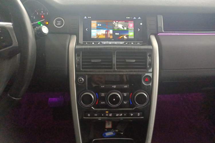 Used Land Rover Discovery Sport 2018 240 PS SE Version Audio And AC Panel