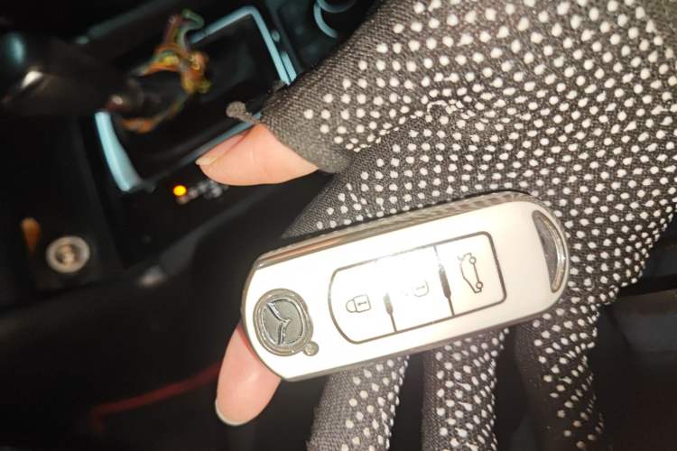 Used Mazda 3 Axela 2019 Cloud-Controlled Sedan 1.5L Automatic Luxury Model China VI Standard Vehicle Key