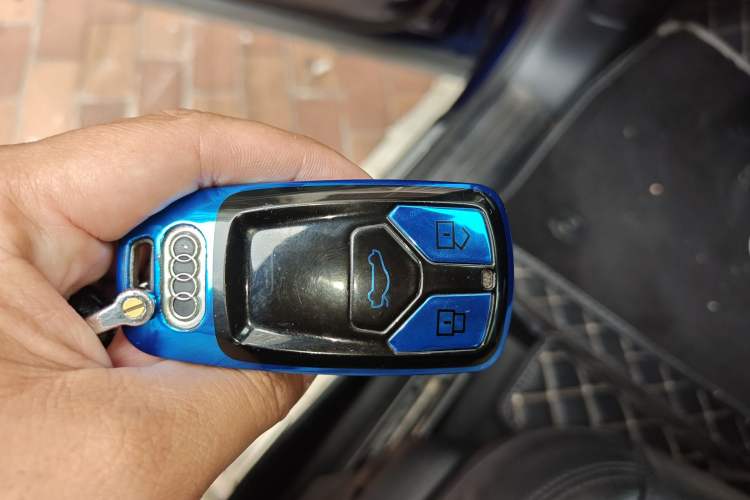 Used Audi Q7 2018 40 TFSI Comfort Model Vehicle Key