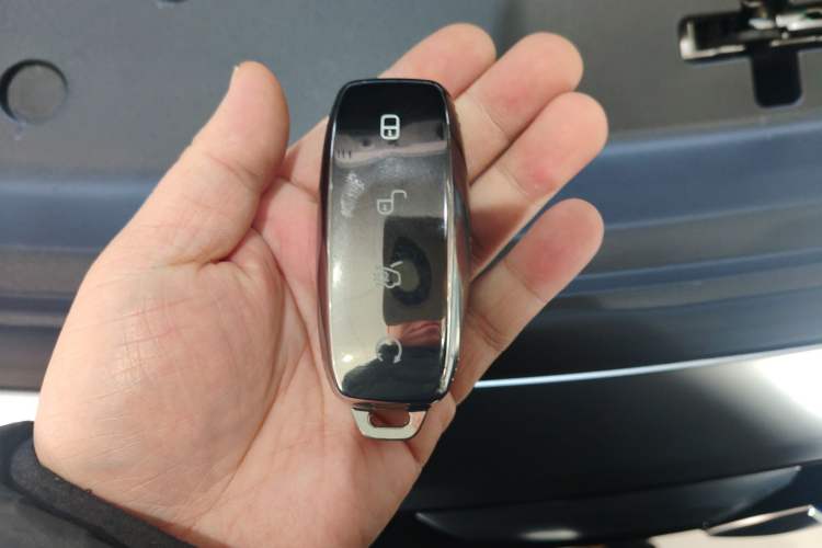 Used Denza D9 2022 DM-i 970 Four-Wheel Drive Prestige Model
