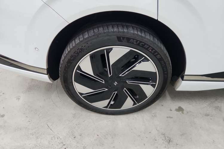 Used Dongfeng eπ eπ008 2025 210 Ultra Range-Extended Version 5 Seats