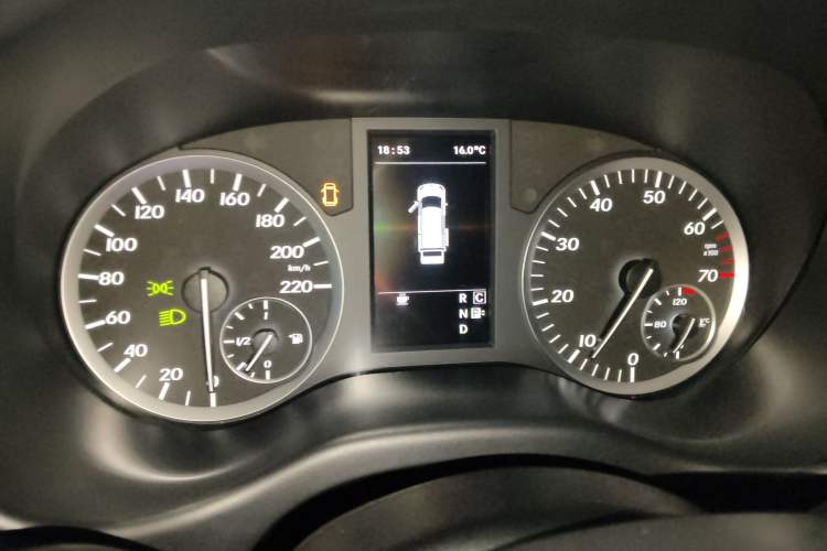 Used Mercedes-Benz Vito 2018 2.0T Elite Version 7 Seats China VI Emission Standard
