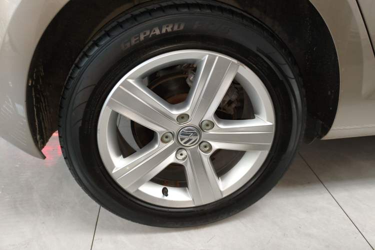 Used Volkswagen Golf 2014 1.6L Automatic Comfort Model Right Rear Wheel Hub