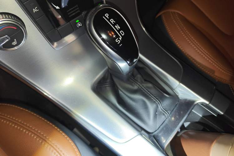 Used Volvo V60 2017 T5 Zhiyi Edition China V Standard Gear Lever