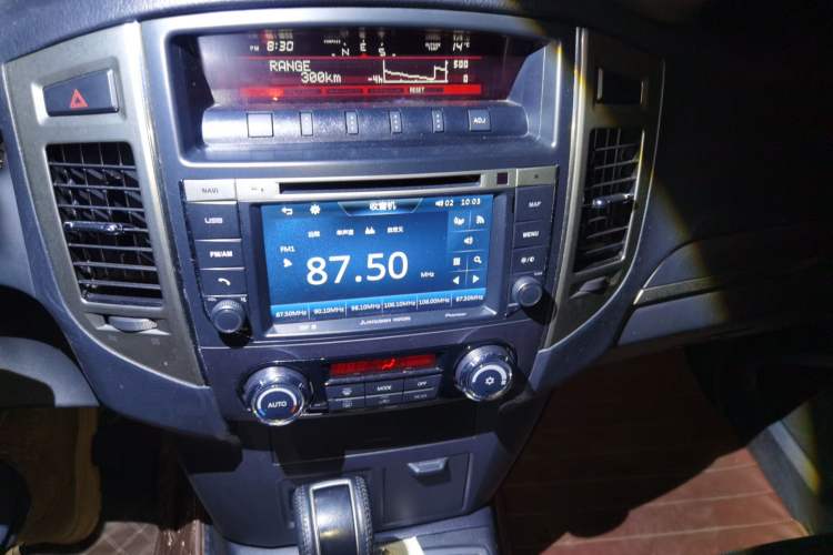 Used Mitsubishi Pajero 2016 3.0L Automatic Luxury Version China V Standard Audio And AC Panel