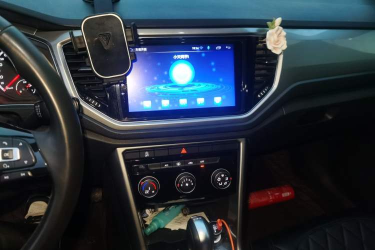 Used Volkswagen T-ROC 2018 280TSI DSG Two-Wheel Drive Advanced Version China V Emission Standard Audio And AC Panel