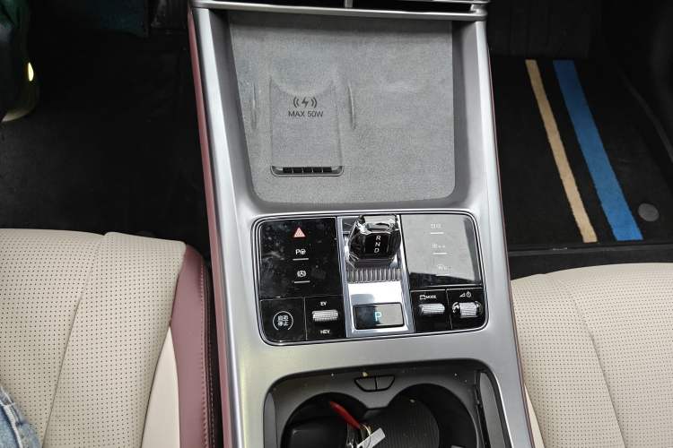 Used BYD Seal 07 DM-i 2025 Intelligent Driving Version DM-i 1.5L 125 km Prestige Edition Gear Lever