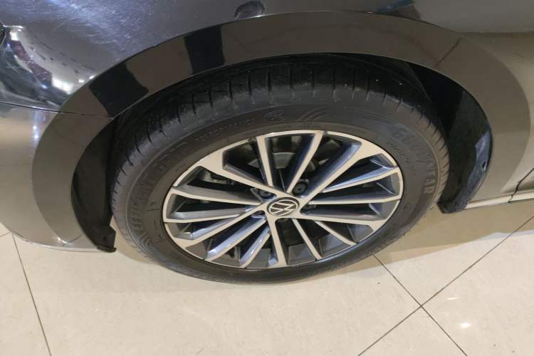 Used Volkswagen Magotan 2020 330TSI DSG Luxury Edition Left Front Wheel Hub