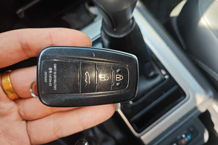 Used Toyota Prado 2018 3.5L Automatic TX-L Vehicle Key
