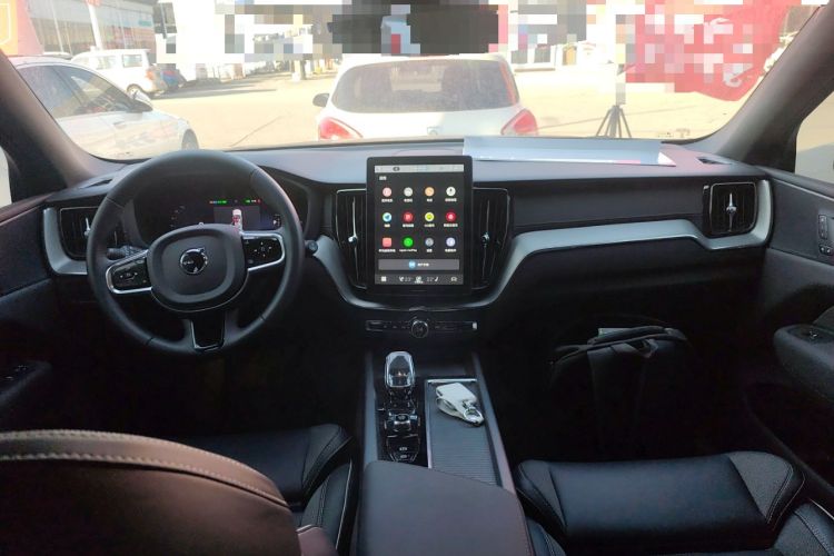 Used Volvo XC60 New Energy 2025 Plug-in Hybrid Long-Range All-Wheel Drive Zhiyuan Extreme Night Black Edition
