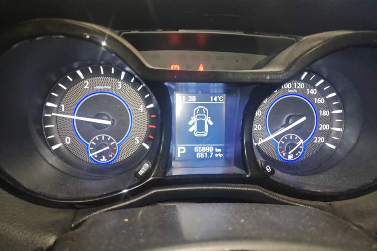 Used JMC Yusheng S350 2013 2.4T Automatic 2WD Diesel Luxury Edition 5 Seats