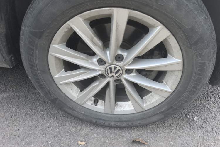 Used Volkswagen Tiguan 2016 280TSI Automatic Two-Wheel Drive Silk Road Comfort Edition Right Front Wheel Hub