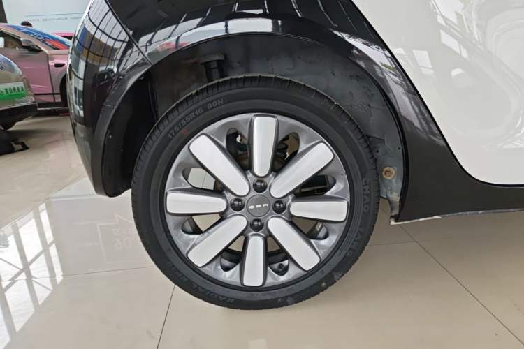 Used ORA Black Cat 2021 351 km Standard Version Right Rear Wheel Hub