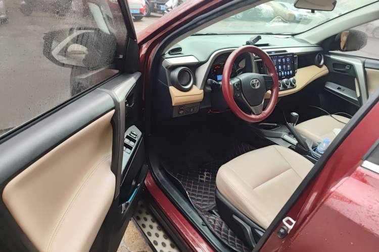 Used Toyota RAV4 2016 2.0L CVT Two-Wheel Drive Urban Edition China V Standard