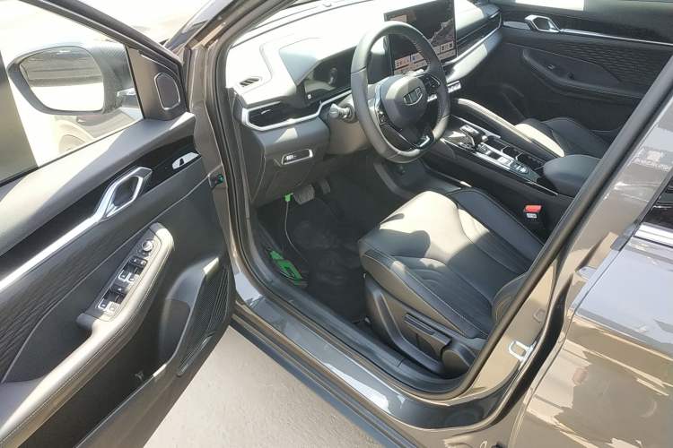 Used Geely Auto Coolray 2025 Bin Yue L 1.5TD DCT Star Diamond
