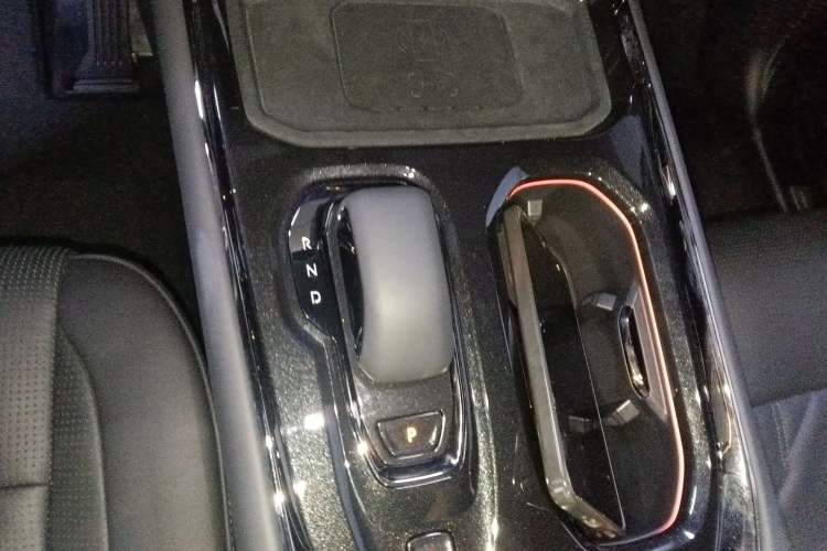 Used Zeekr 009 2024 7-Seater Walk-Through Version Four-Wheel Drive 108 kWh Gear Lever