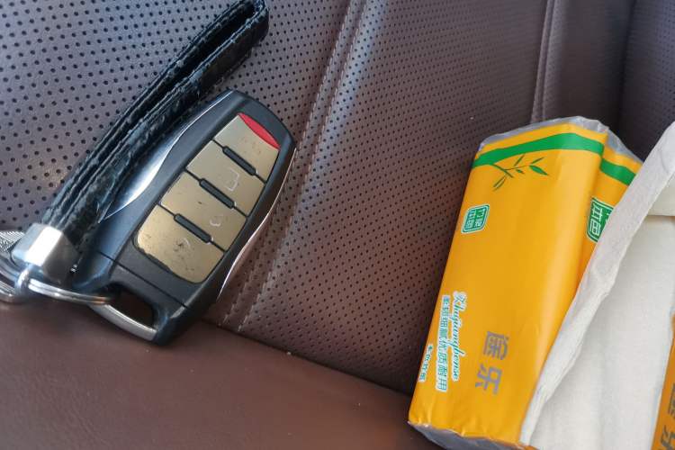 Used Haval H8 2017 2.0T Gasoline Two-Wheel Drive Smart Edition
