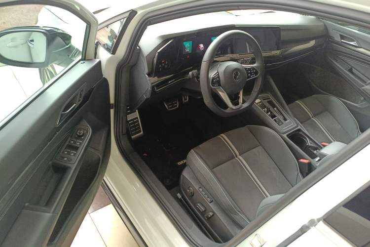 Used Volkswagen Golf 2023 280TSI DSG R-Line Lite
