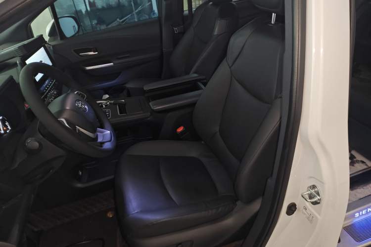 Used Toyota SIENNA 2024 2.5L Hybrid Four-Wheel Drive Luxury Edition