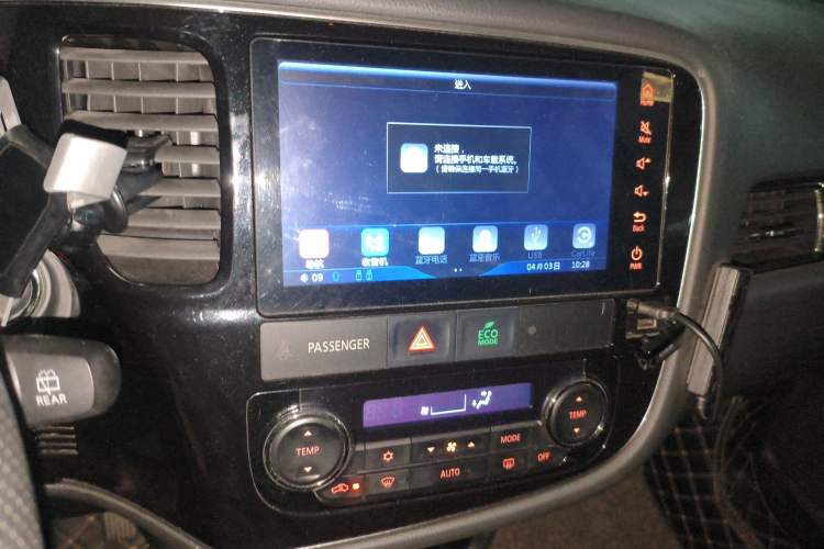 Used Mitsubishi Outlander 2019 2.4L 4x4 Zhi Xiang Edition 7 Seats China VI Standard Audio And AC Panel