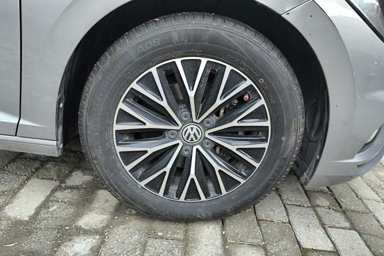 Used Volkswagen Sagitar 2019 280TSI DSG Comfort Version China VI Standard Right Front Wheel Hub