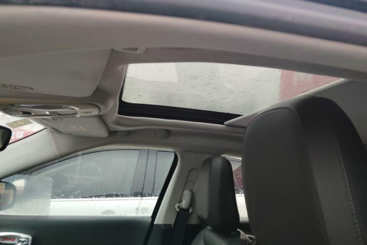 Used Jeep Compass 2017 200T Automatic Family Edition
