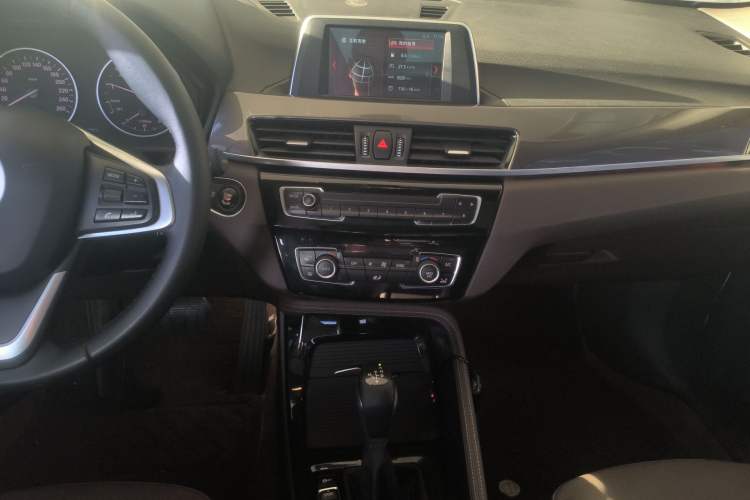 Used BMW X1 2018 sDrive18Li Luxury Model Audio And AC Panel