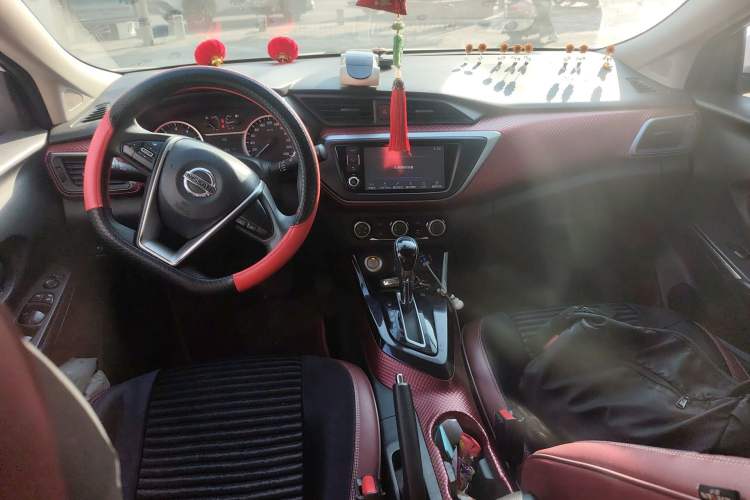 Used Nissan Lannia 2016 1.6L CVT Smart Cool Edition Center Console