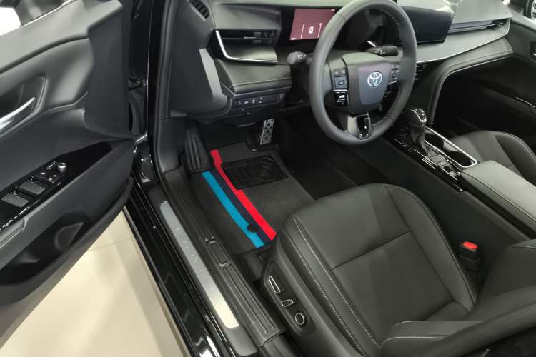 Used Toyota Camry 2026 Model Dual-Engine 2.0HSE Sport Lite Edition