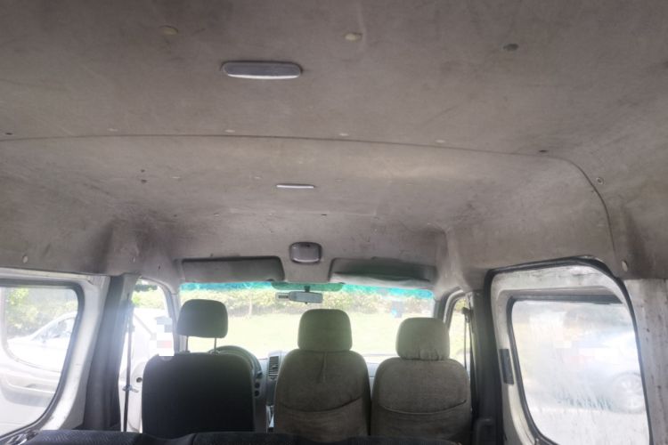 Used Dongfeng Yufeng 2012 3.0T Short Wheelbase Mid-Top Leading Edition China IV ZD30 Headliner