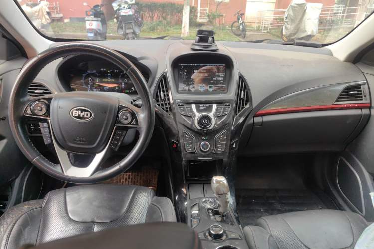 Used BYD Qin New Energy 2014 1.5T Flagship Model
