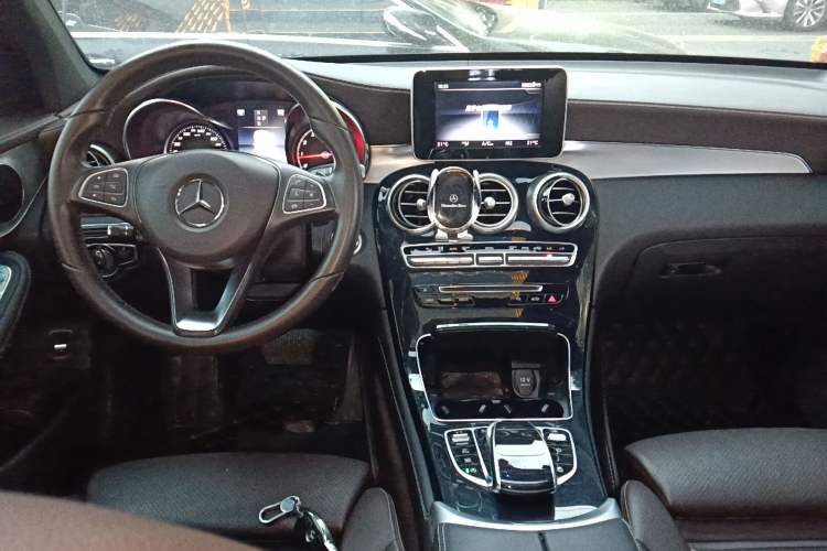 Used Mercedes-Benz GLC 2019 GLC 200 L 4MATIC Center Console