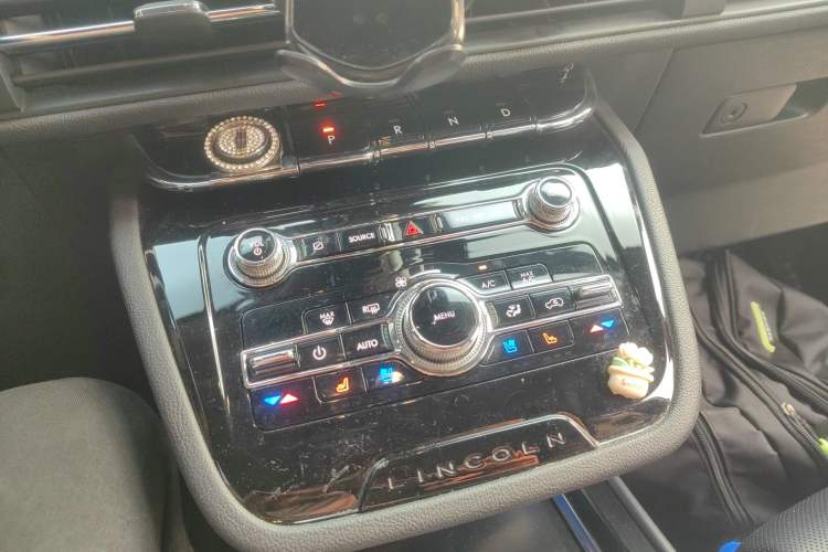 Used Lincoln Corsair 2021 2.0T Two-Wheel Drive Deluxe Edition Gear Lever