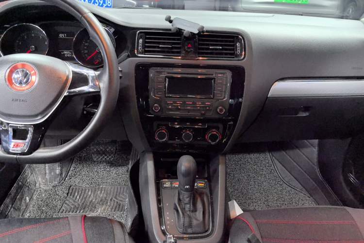 Used Volkswagen Sagitar 2015 230TSI Automatic Comfort Version