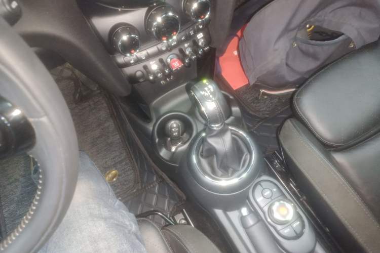 Used MINI MINI 2016 1.5T COOPER Performance Edition 5-door version