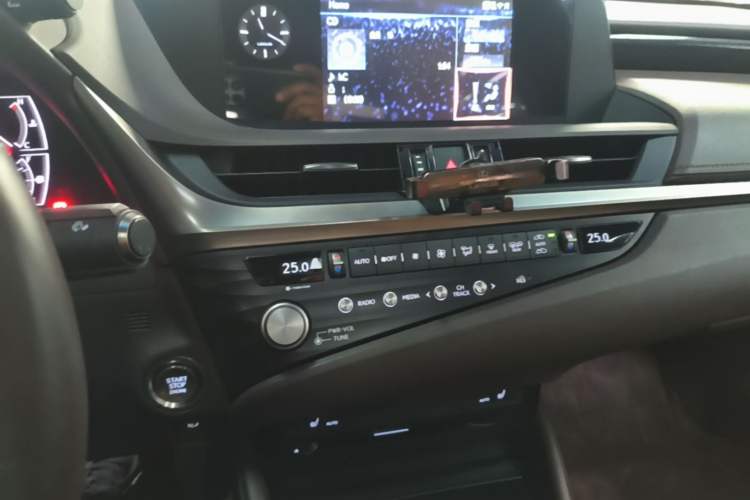 Used Lexus ES 2020 200 Excellence Edition
