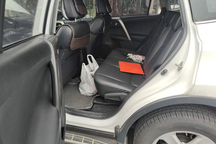 Used Toyota RAV4 2013 2.0L CVT Four-Wheel Drive New Edition