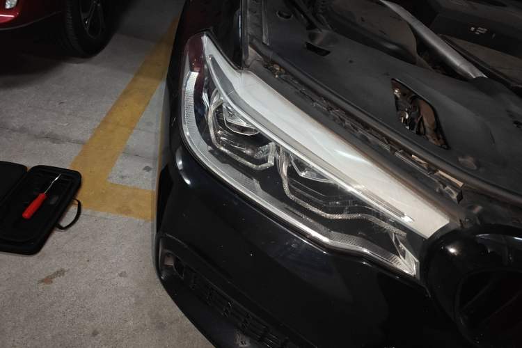 Used BMW 5 Series 2018 Restyled 530Li Luxury Edition M Sport Package Right Front Headlight