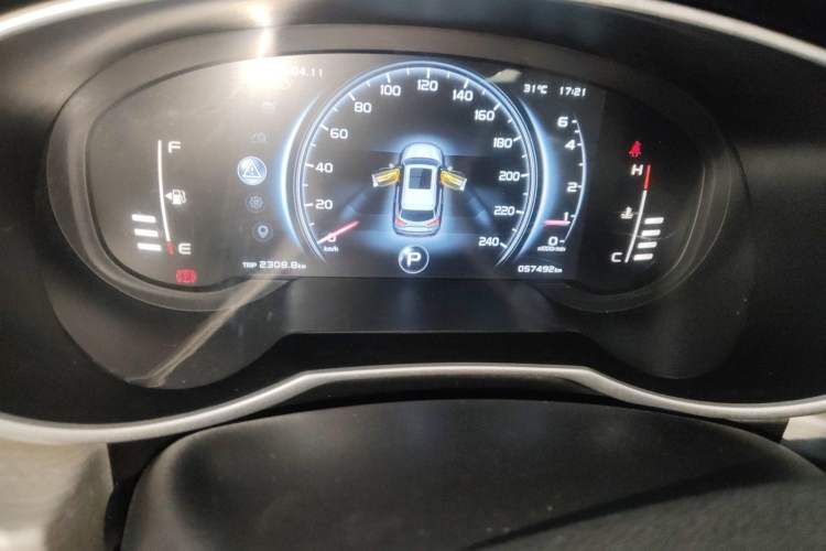 Used Geely Auto Emgrand X7 Sport 2018 1.8TD Automatic Two-Wheel Drive Smart Connect 4G Internet Edition Odometer Close Up