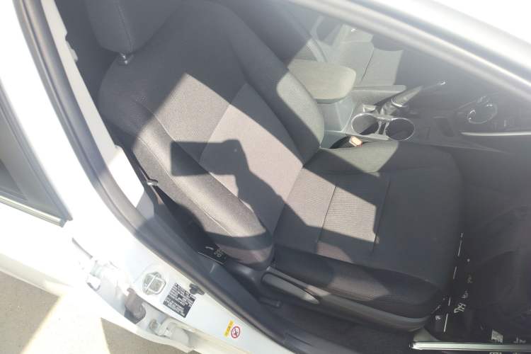 Used Toyota Corolla 2017 Revised Dual-Engine 1.8L E-CVT Leading Edition Right Front Seat