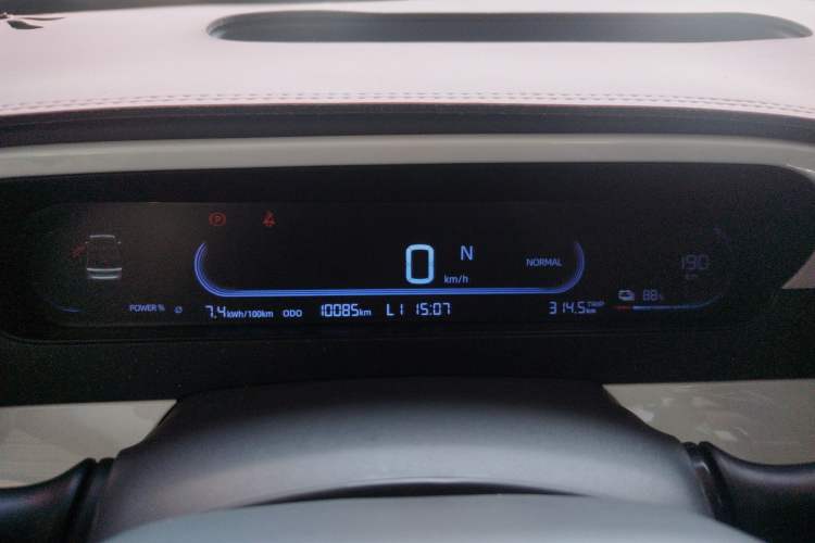 Used Geely Galaxy Panda 2025 210 km – Yuanqi Bear Instrument Cluster