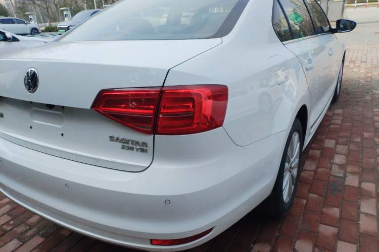 Used Volkswagen Sagitar 2015 230TSI Automatic Comfort Version
