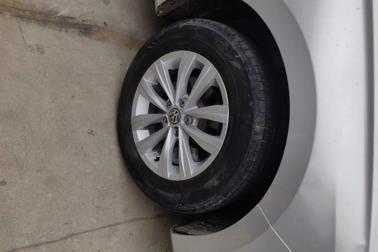 Used Volkswagen Bora 2018 1.5L Manual Fashion Model Right Front Wheel Hub